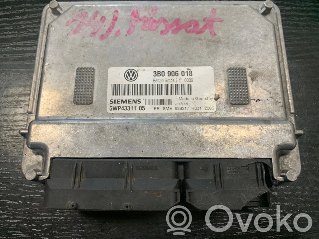 Volkswagen PASSAT B5 Engine control unit/module 