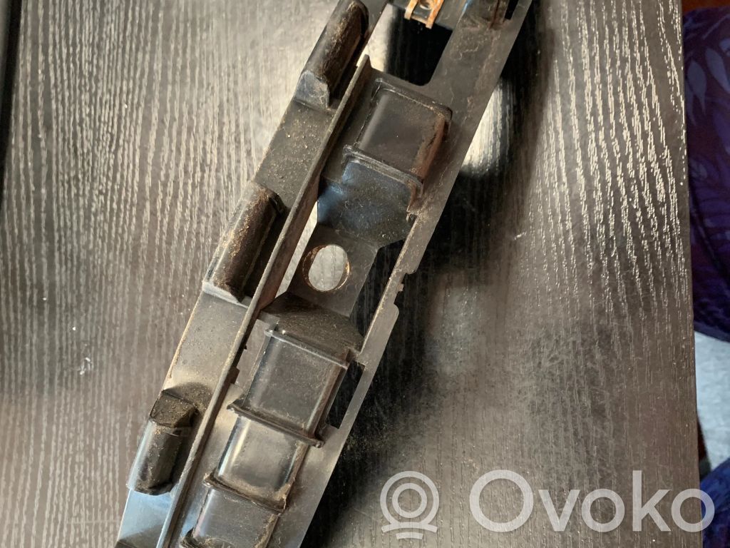 BMW 7 E65 E66 Takapuskurin kannake 