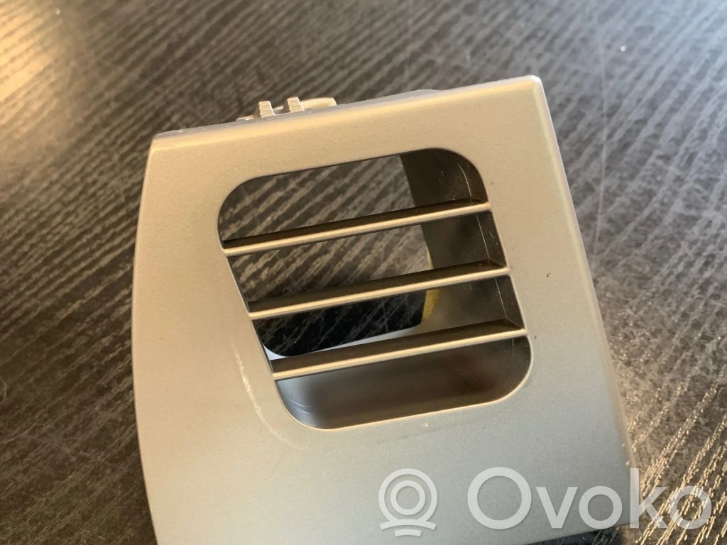 BMW 7 E65 E66 Šoninės oro grotelės 