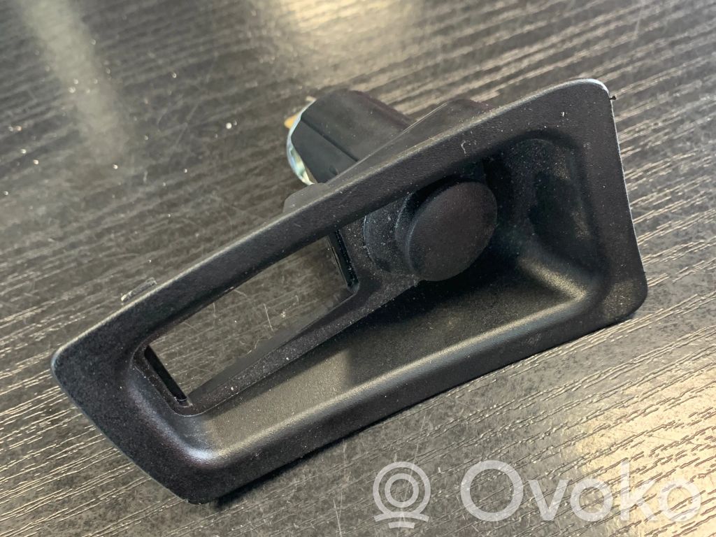 BMW 1 E81 E87 Kita salono detalė 