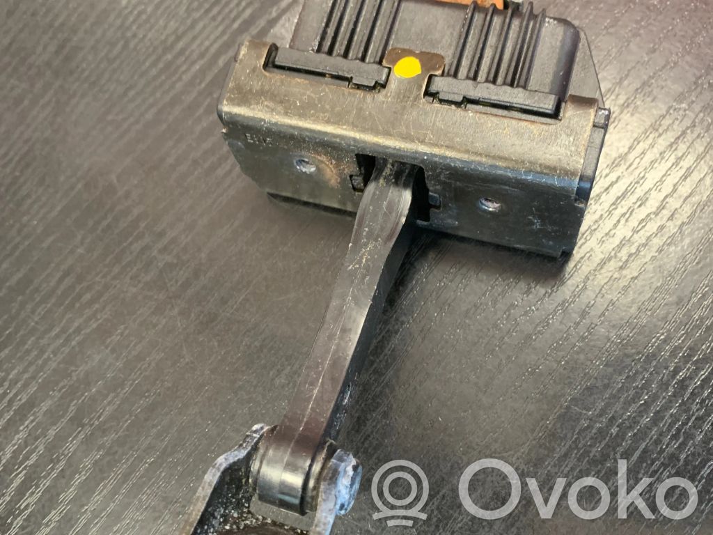 BMW 6 E63 E64 Etuoven pidätin 