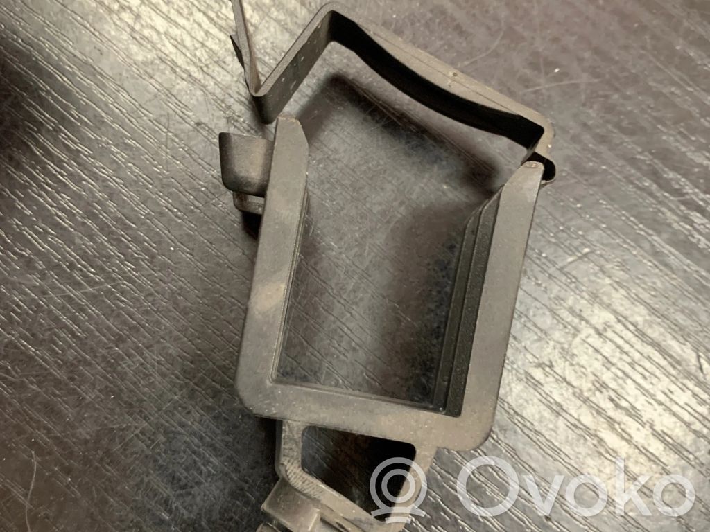 Radiator mount bracket   7142141