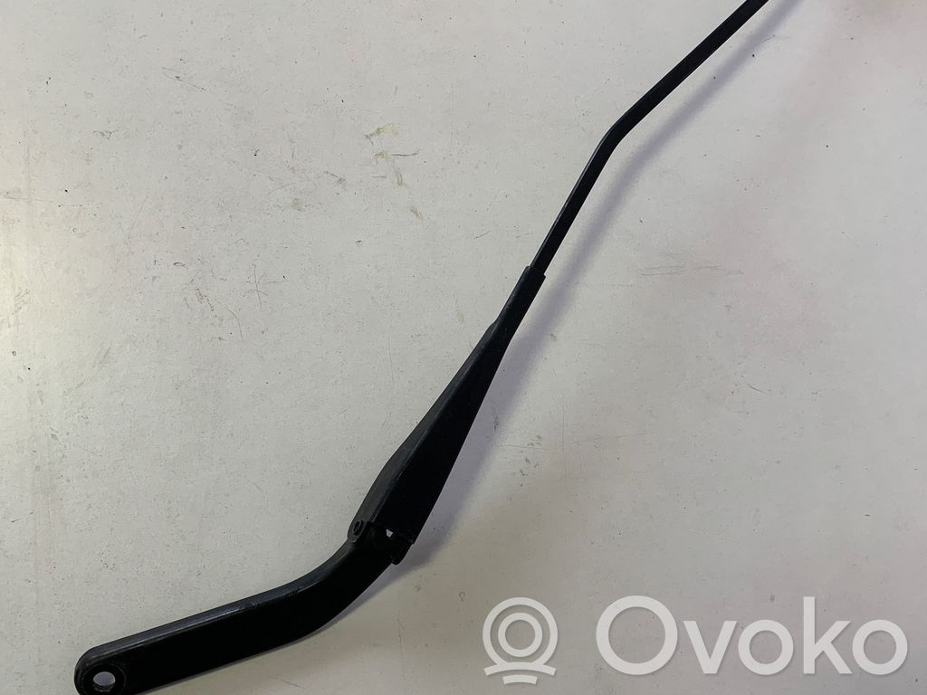 BMW X1 E84 Front wiper blade arm 