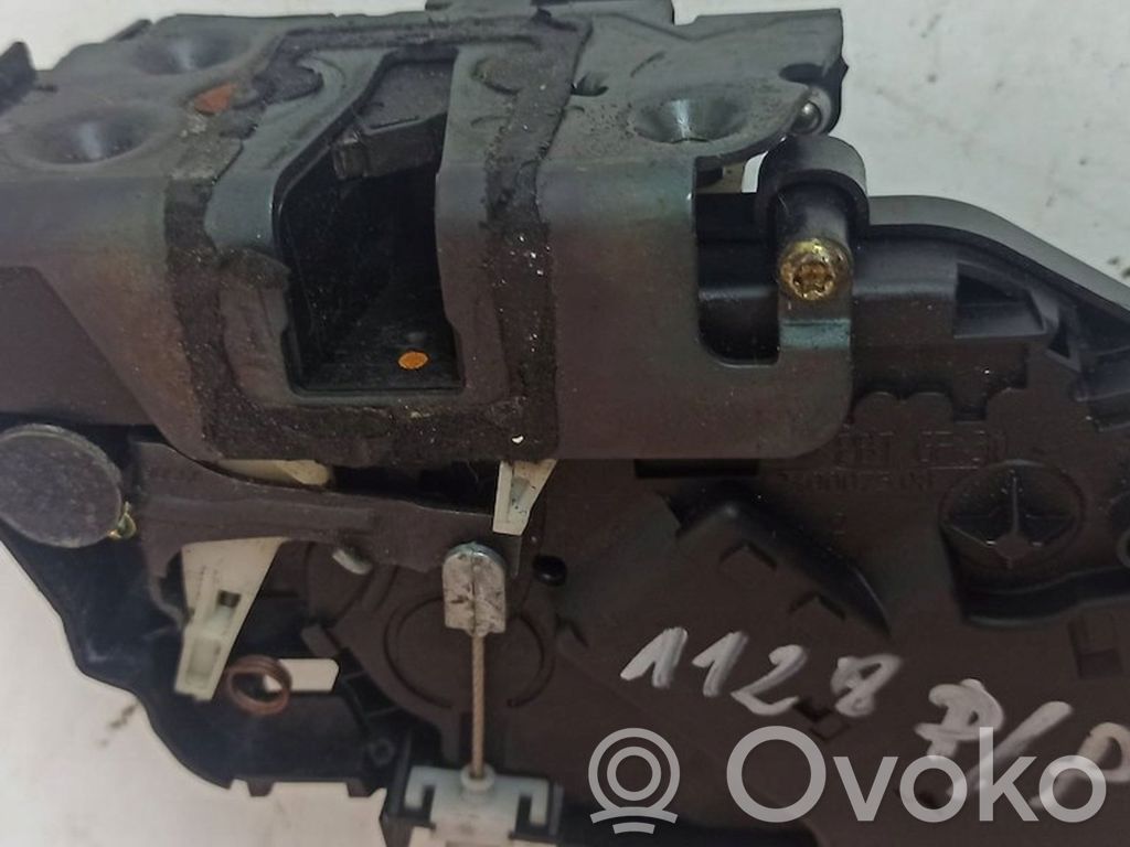 Priekšpusē slēdzene   3M5AR21812MP