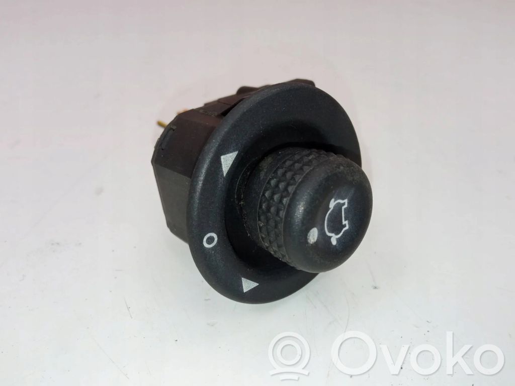 Wing mirror switch
