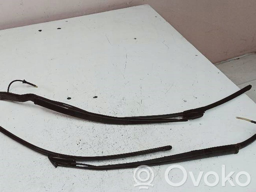 Peugeot 807 Front wiper blade arm 