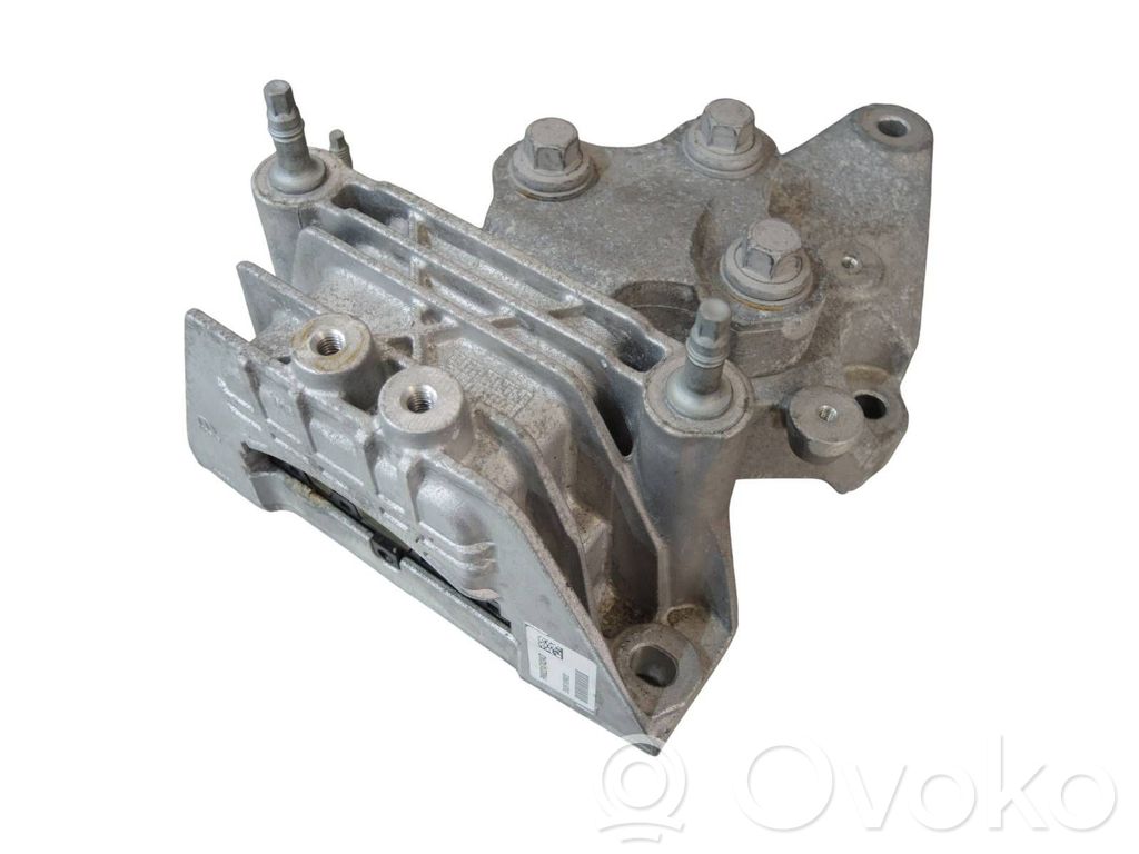 Engine mounting bracket   P68224742AD,D026109822