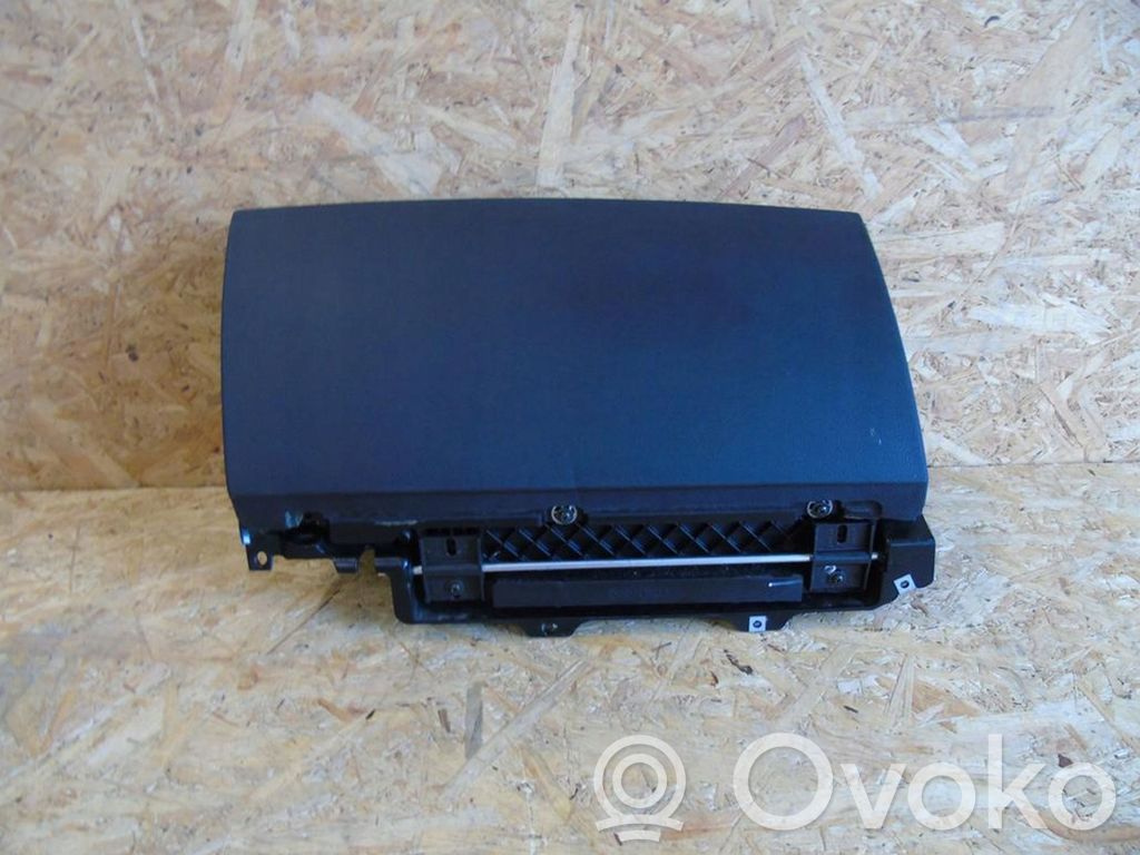 Glove box