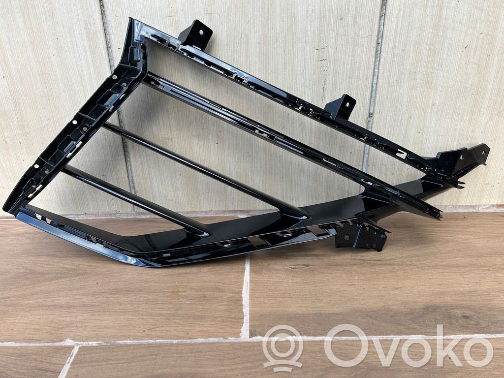 Lamborghini Urus Front bumper lower grill 