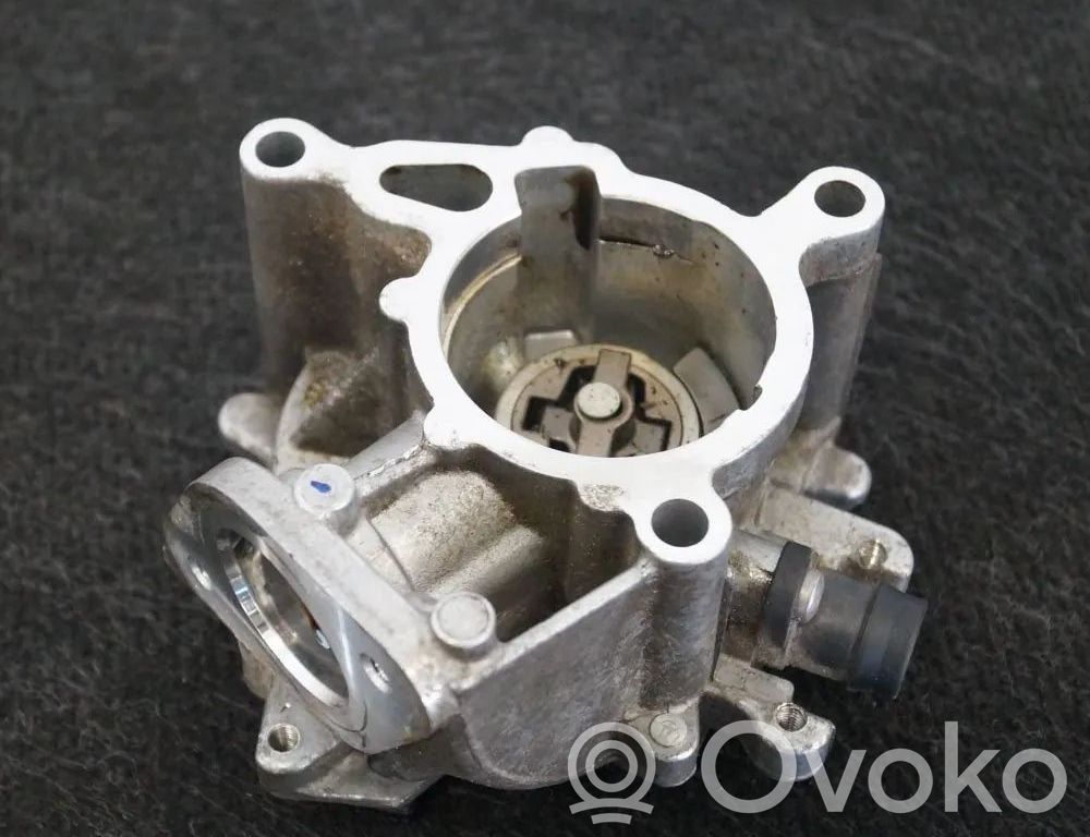 Volkswagen PASSAT B8 Alipainepumppu 