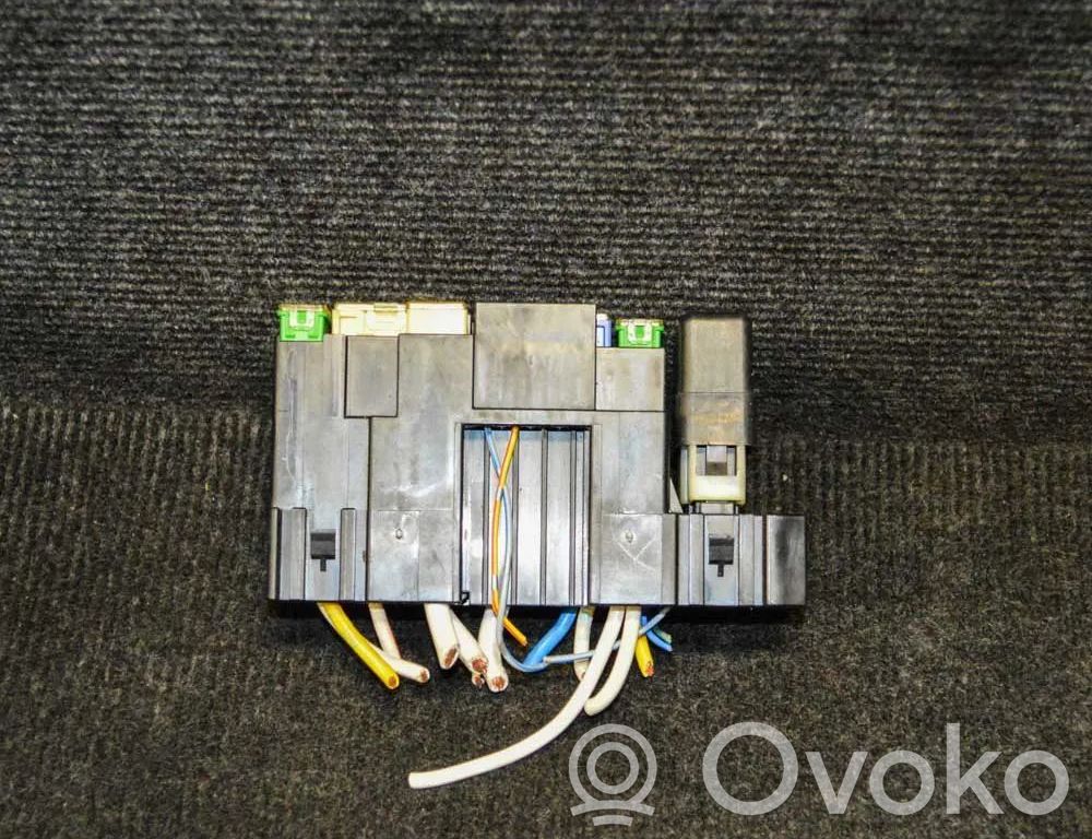 Nissan Qashqai Saugiklių dėžė (komplektas) 