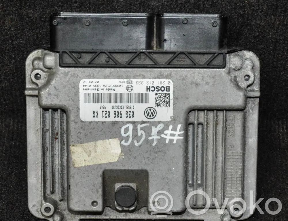 Volkswagen Golf V Engine control unit/module 