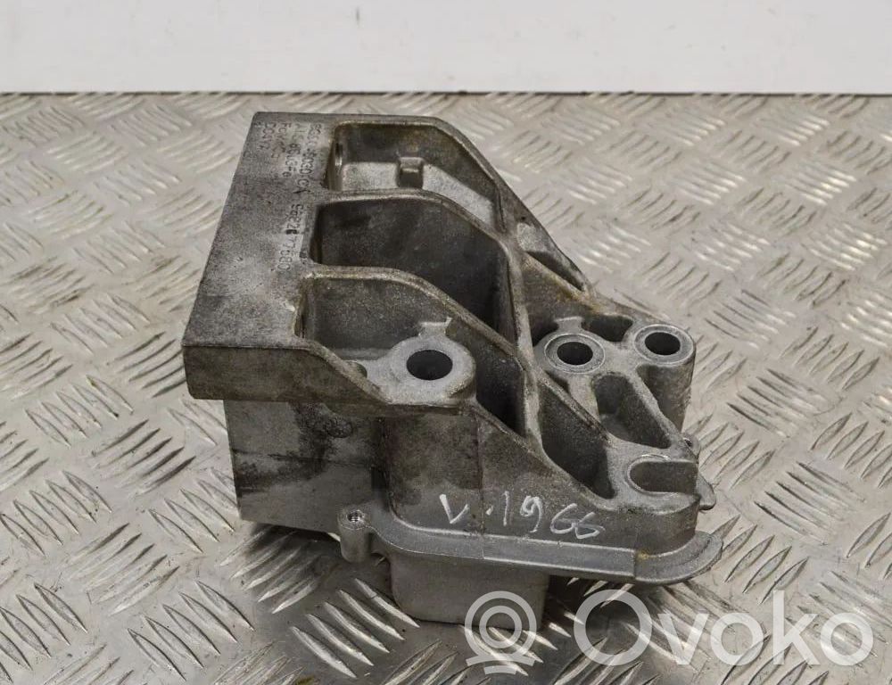 Land Rover Range Rover Evoque L538 Engine mounting bracket 