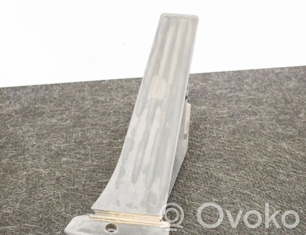 Accelerator throttle pedal   6852643