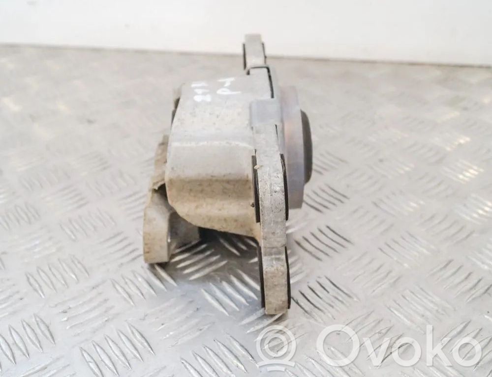 Volvo V60 Engine mount bracket 