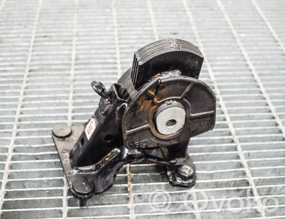 Toyota RAV 4 (XA40) Gearbox mount 