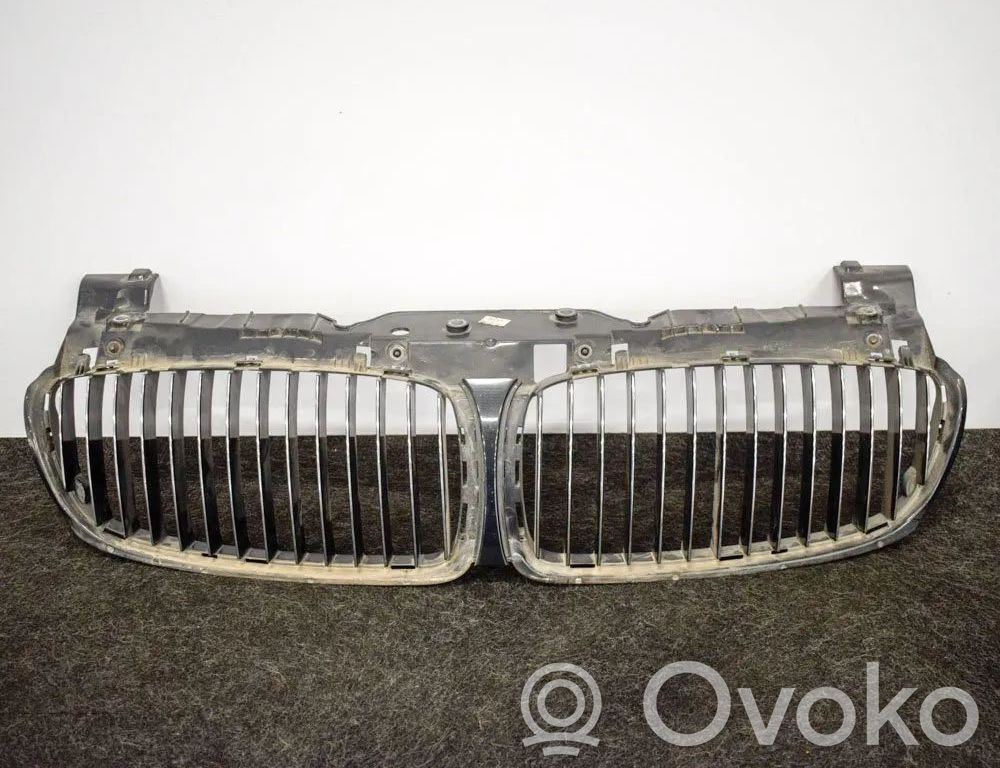 BMW 7 E65 E66 Grotelės viršutinės 
