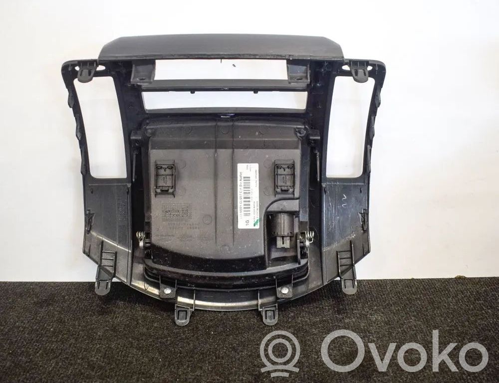Nissan Note (E12) Kita salono detalė 