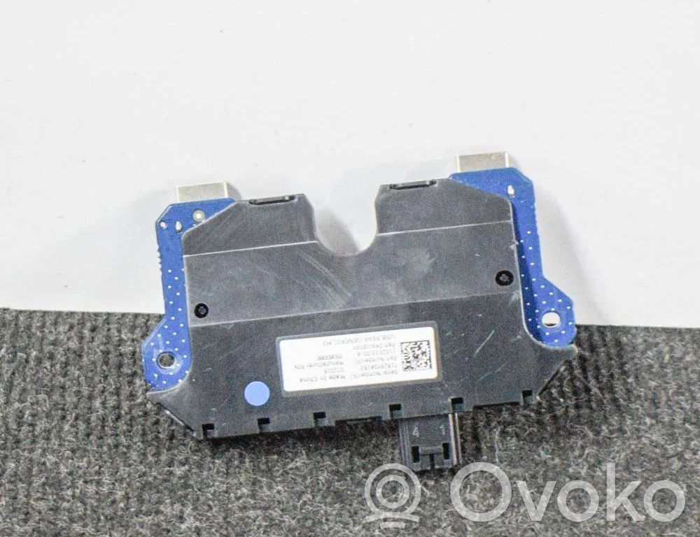 Tesla Model 3 USB control unit 