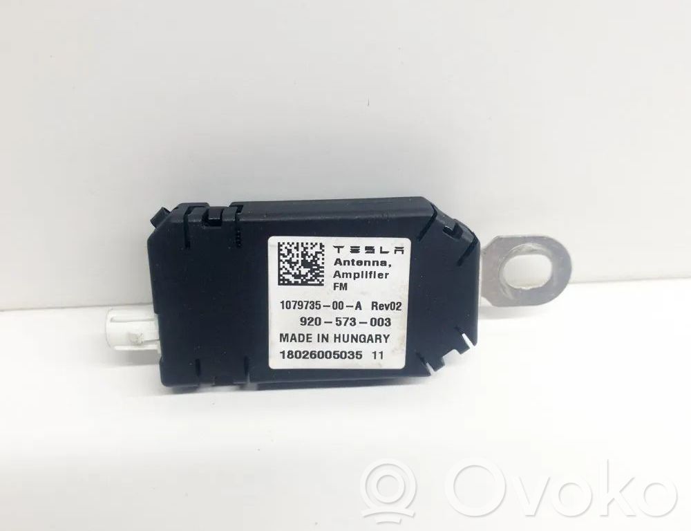 Tesla Model 3 Antenos stiprintuvas 
