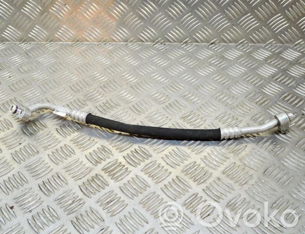 BMW i3 Ilmastointilaitteen putki (A/C) 