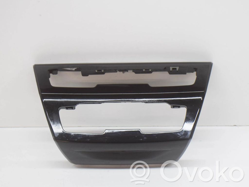 BMW X1 F48 F49 Ramka schowka deski rozdzielczej 