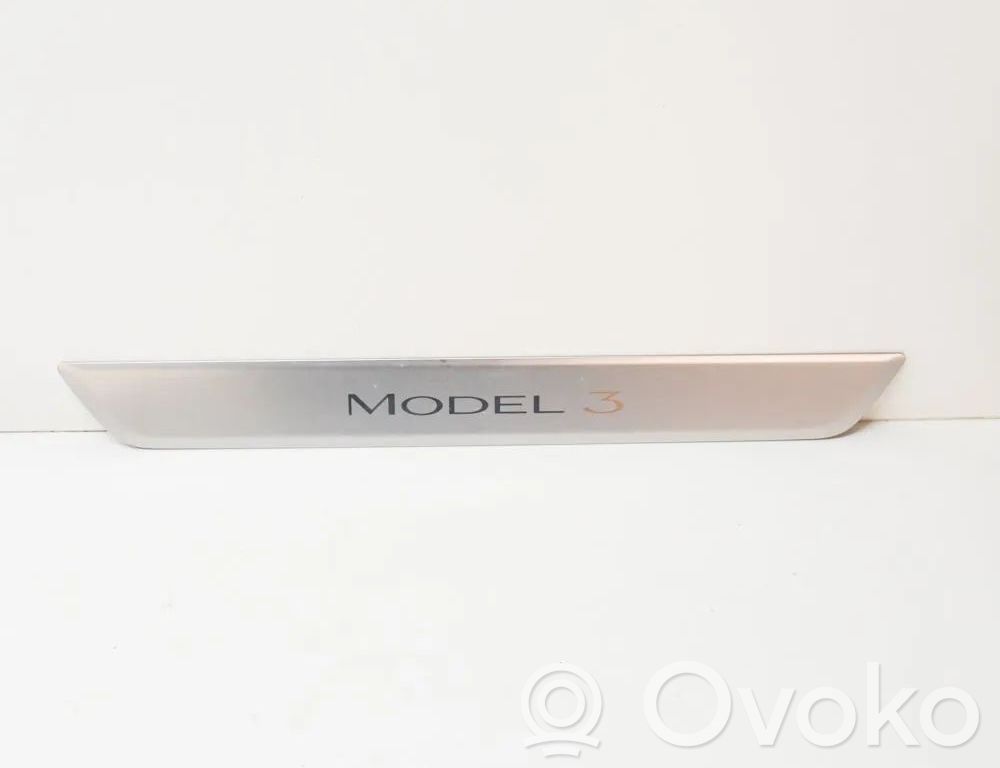 Front sill trim cover   150476300A