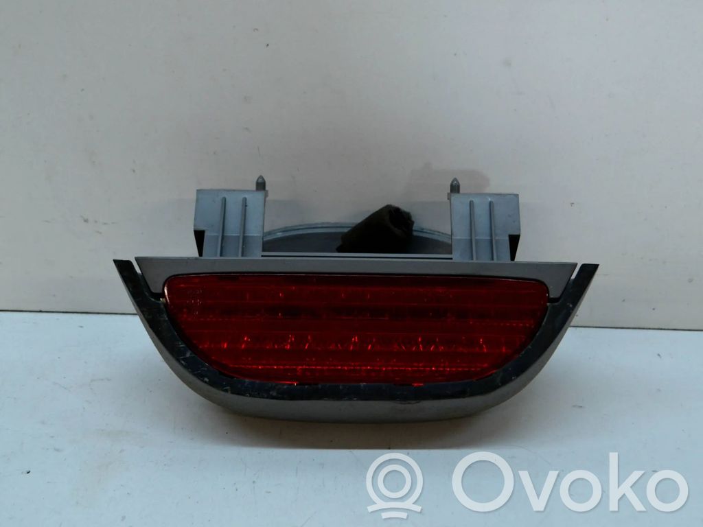 KIA Carnival Third/center stoplight 