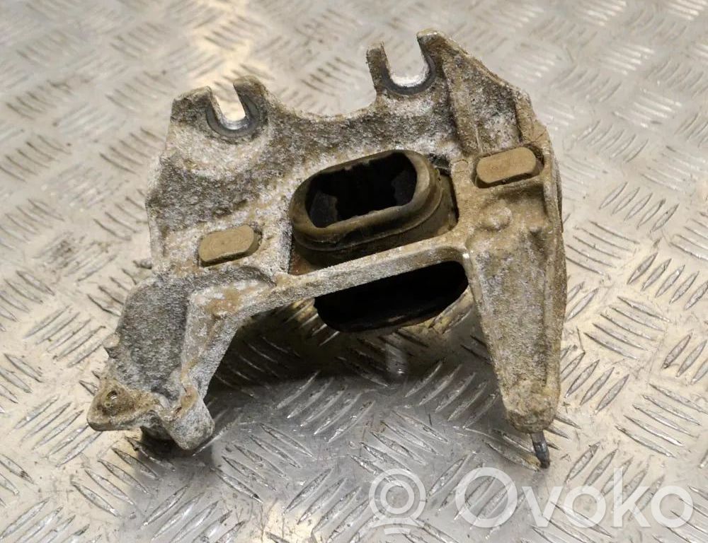 Renault Zoe Engine mount bracket 