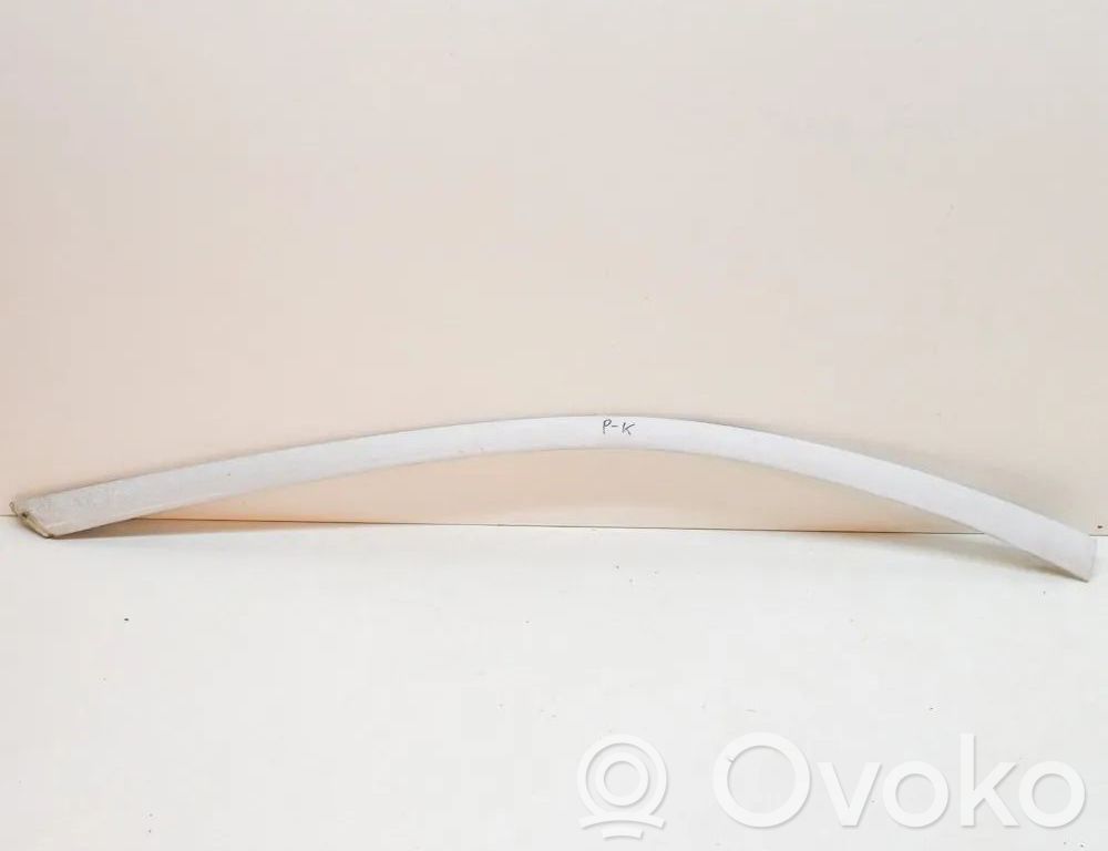 Windshield trim   MB64524173,MB645241