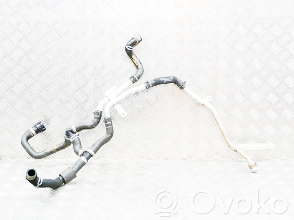 Audi Q7 4M Tubo flessibile del liquido di raffreddamento del motore 