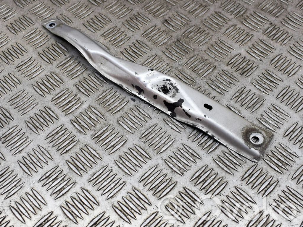 Fender mounting bracket