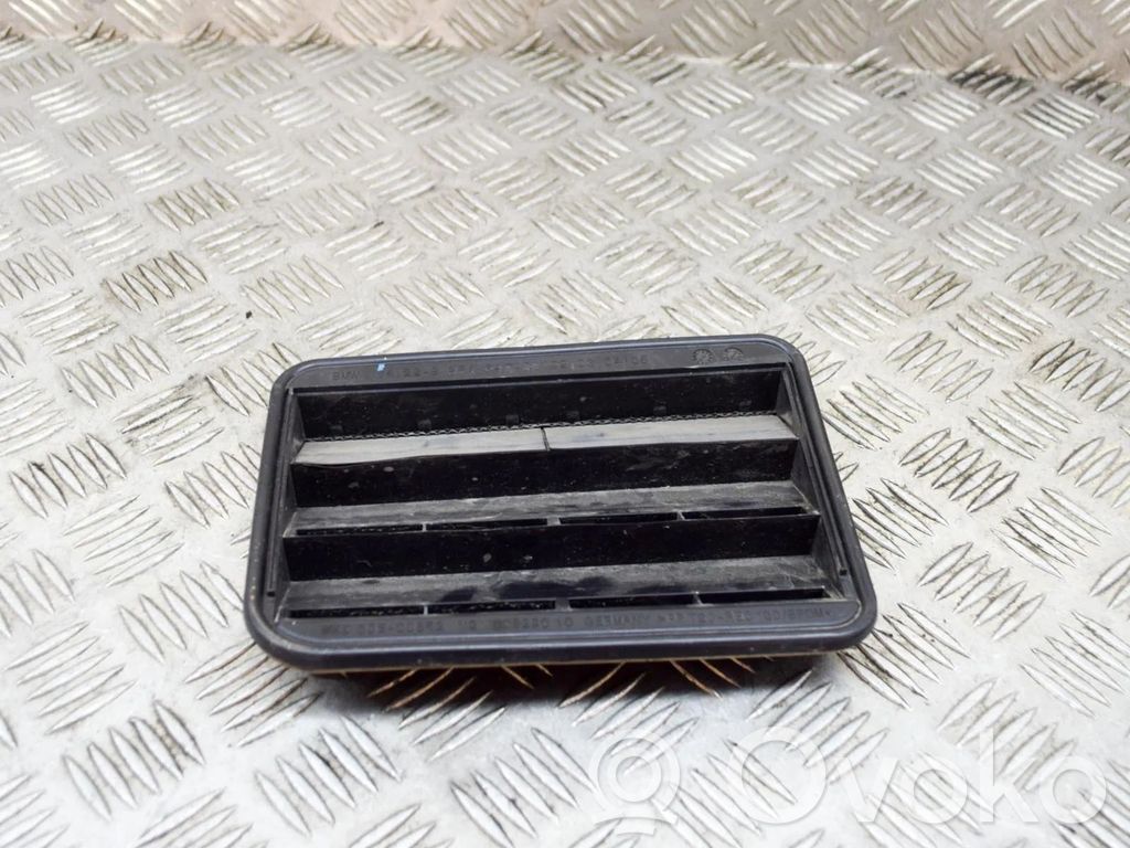 BMW 3 F30 F35 F31 Kratka wentylacyjna pod zderzakiem tylnym 