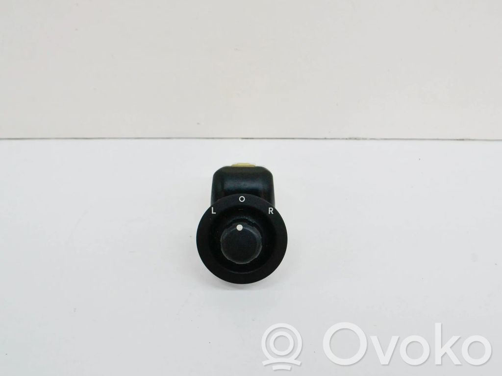 Chrysler 300 - 300C Wing mirror switch 