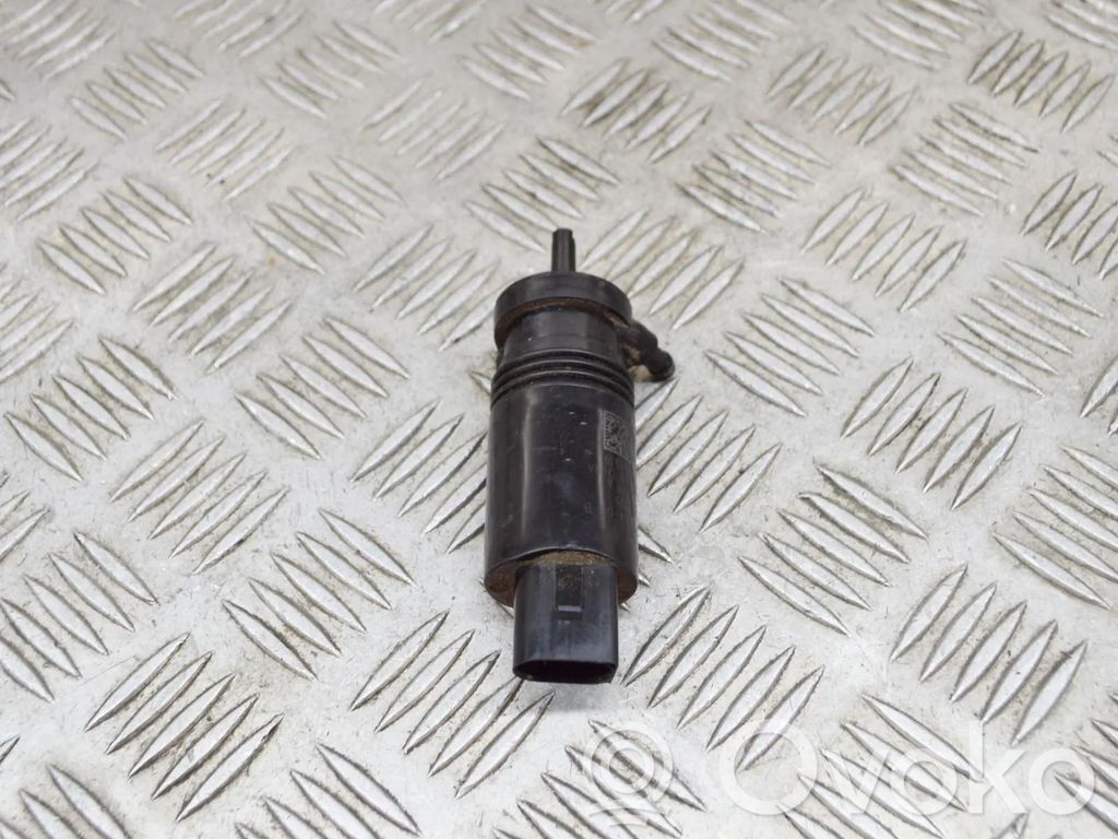 Tesla Model Y Windscreen/windshield washer pump 
