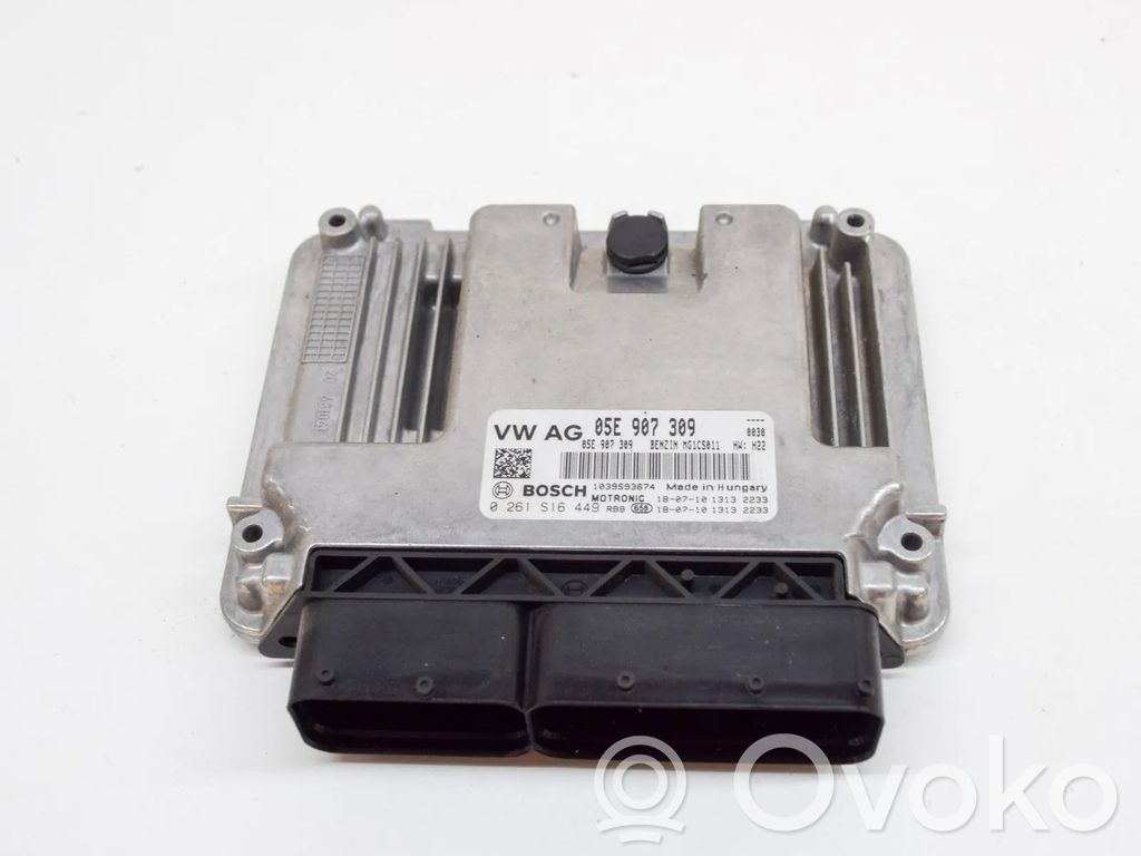 Volkswagen Golf VII Engine control unit/module 