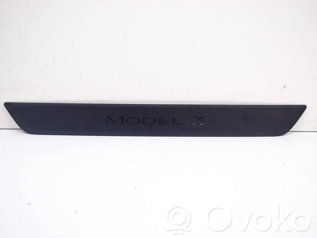 Tesla Model 3 Garniture marche-pieds avant