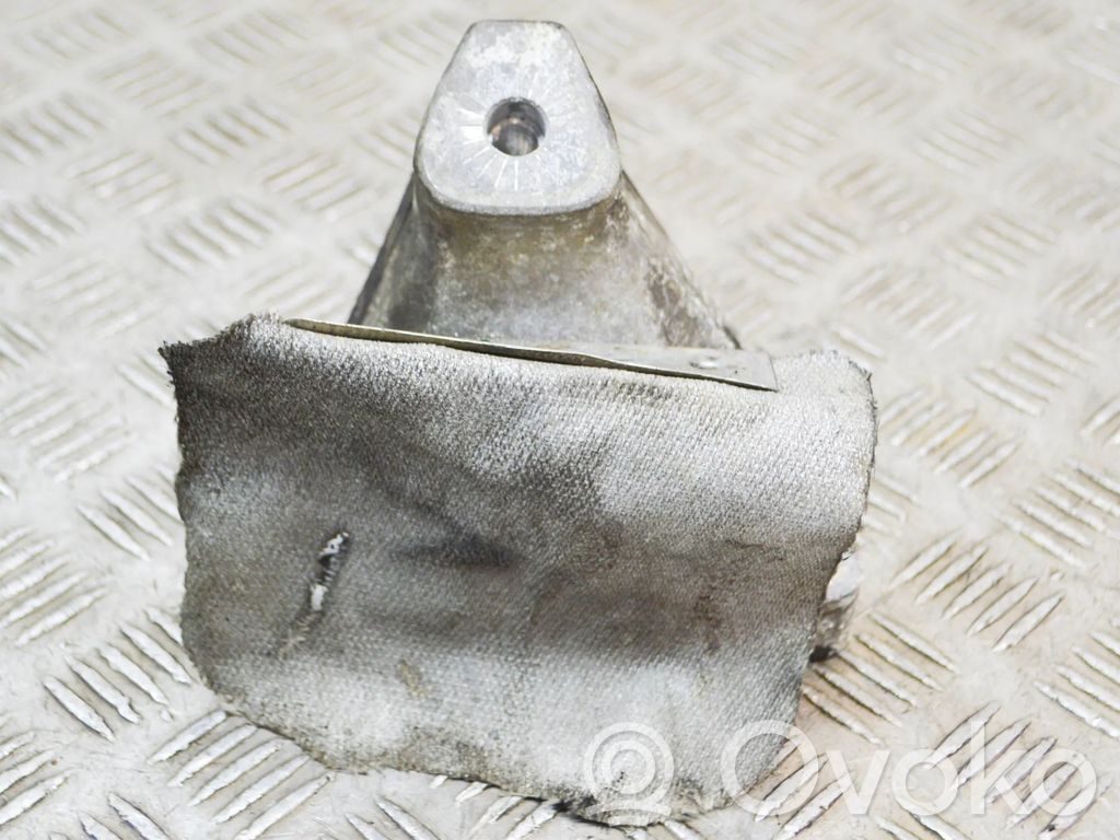 Audi Q5 SQ5 8R Engine mounting bracket 