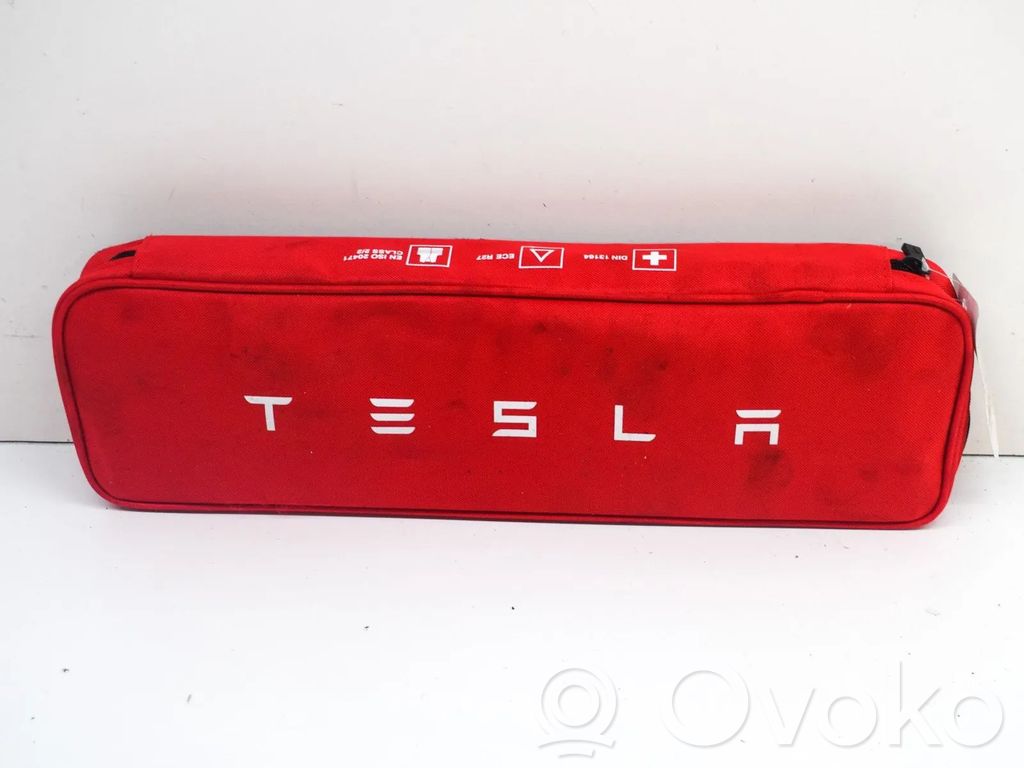 Tesla Model 3 First aid kit 