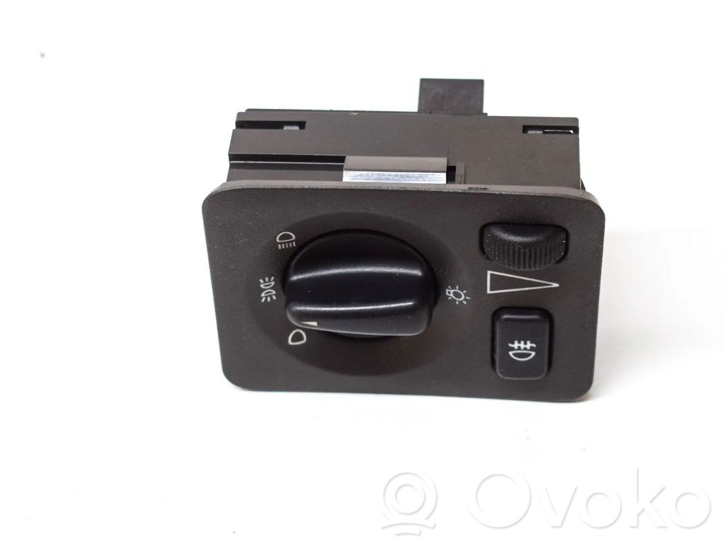 Light switch   758173,4616124