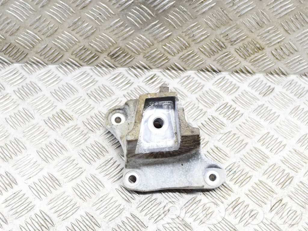 Ford Ranger Engine mounting bracket 