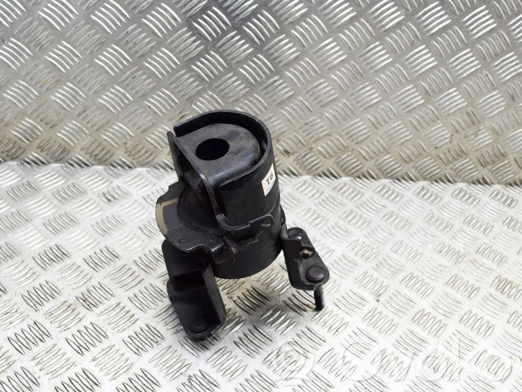 Toyota RAV 4 (XA50) Engine mount bracket 