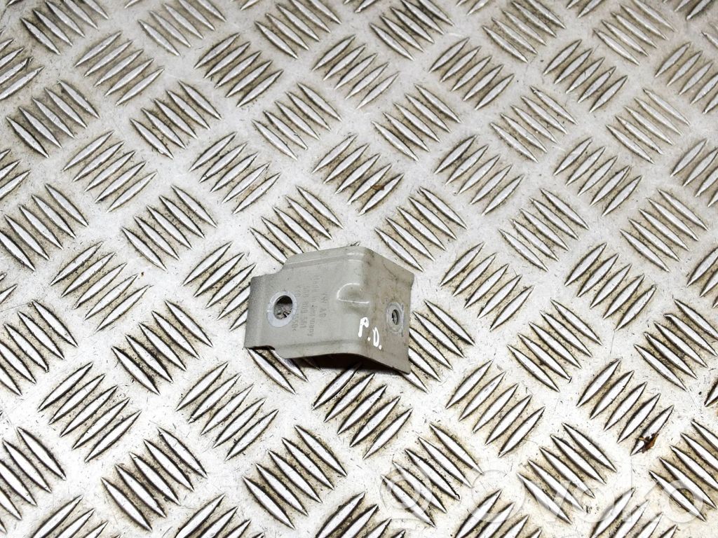 Volkswagen Golf VII Supporto di montaggio del parafango 