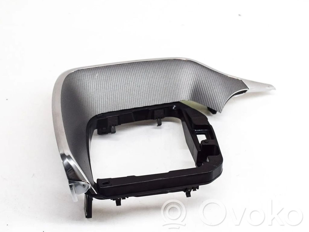 Volvo XC60 Kojelaudan hansikaslokeron lista 