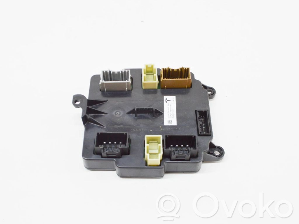 Unidad de control/módulo de la puerta   106205600D