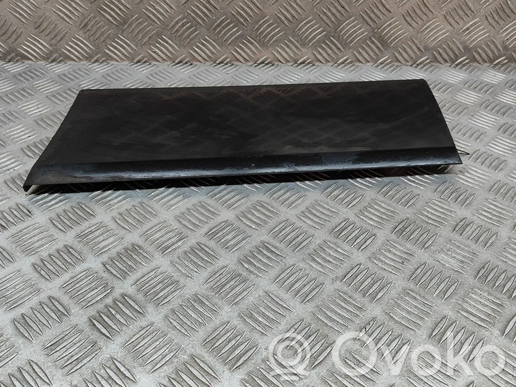 Listwa tylnego błotnika   104547A1