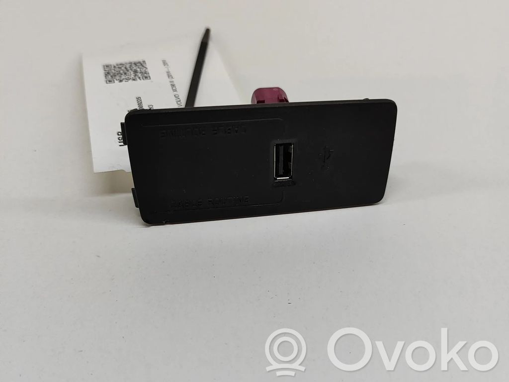 Volvo XC90 Gniazdo / Złącze USB 
