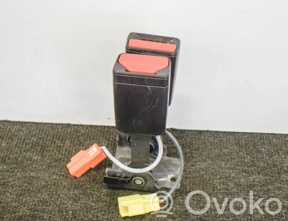 Volvo XC40 Gurtschloss hinten Mitte 