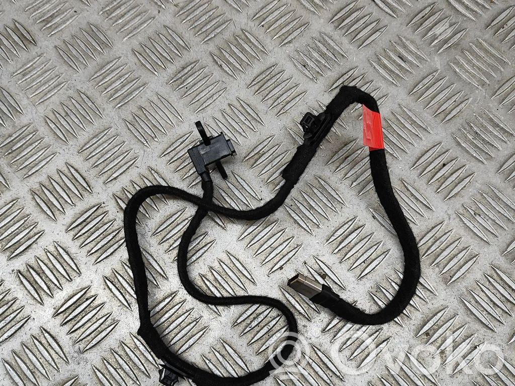 Tesla Model 3 Enchufe conector entrada auxiliar 