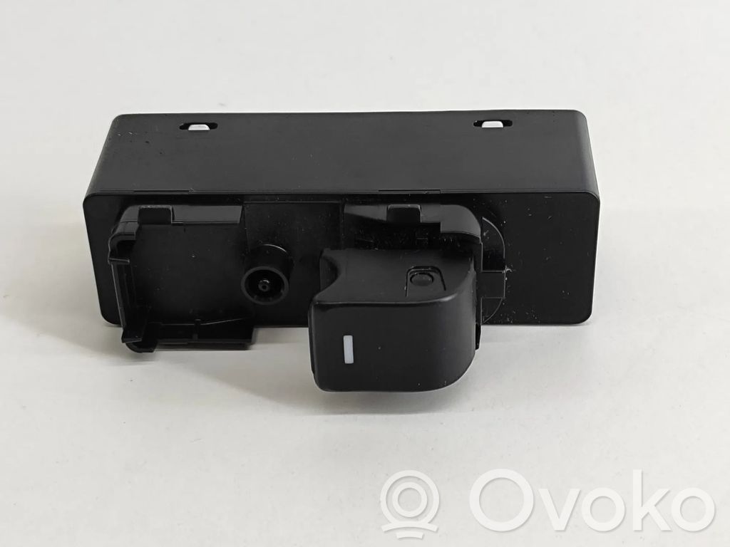 Electric window control switch   GKL166370A
